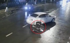 Video: Ô tô xoay 180 độ sau cú va chạm của xe máy tại Quảng Trị, nam thanh niên bị thương