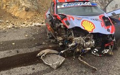 Nhờ các trang bị này mà hai tay đua WRC vẫn không bị một vết xước nào dù xe lao xuống vực