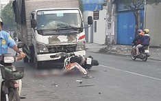 Sài Gòn: Du khách nước ngoài điều khiển xe máy va chạm trực diện với ô tô tải, tử vong tại chỗ