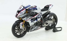 BMW HP4 Race theo chuẩn đua Isle of Man TT mới "cứng" được rao bán với giá 1,5 tỷ đồng