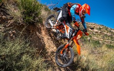 "Xế đỉnh" KTM 690 Enduro R 2020 chính thức có giá bán gần 300 triệu tại châu Âu