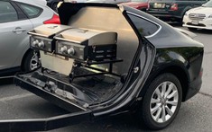Hài hước cảnh xe sang Audi A7 biến thành "toa moóc nướng BBQ"
