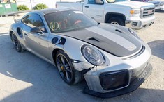 Hư hỏng thế này nhưng chiếc Porsche 911 GT2 RS 2018 vẫn được đấu giá hơn 3,7 tỷ đồng
