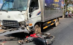 Đắk Mil: Nam thanh niên điều khiển xe máy nguy kịch sau tai nạn với xe tải