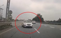 Kia Carens chạy ngược chiều trên cao tốc Nội Bài-Lào Cai suýt gây tai nạn cho xe khác