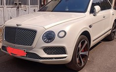 Bentley Bentayga V8 màu trắng xuất hiện trên phố Hà Nội, lý lịch của xe ít người biết đến