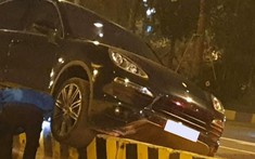 Porsche Cayenne bị mắc kẹt ở dải phân cách sân bay Nội Bài, chủ xe đã làm điều đó như nào?