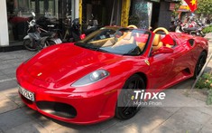 Ferrari F430 mui trần điệu đà khoe dáng trên vỉa hè Hà Nội trong những ngày Xuân