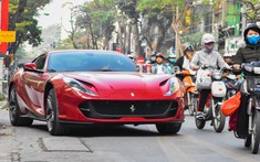 812 Superfast - Ngựa chiến 789 mã lực của Ferrari túc tắc trên đường phố Hà Nội