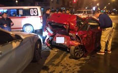 Video: Xe Mazda tông vào đuôi xe Kia Morning gây tai nạn liên hoàn tại Hà Nội