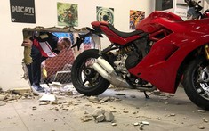 Chào thua những tên trộm cắt lỗ qua tường bê tông để ăn trộm Ducati Panigale V4 R giá hơn 920 triệu đồng