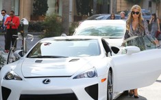 Siêu xe Lexus LFA cũ của "nữ hoàng tiệc tùng" Paris Hilton được rao bán với giá nửa triệu đô