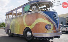 Chiếc "xe buýt Volkswagen khổng lồ" này thực chất là độ từ xe cứu hỏa và có trang bị hẳn 85 bộ loa