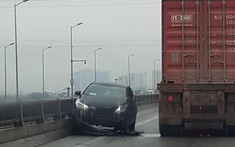 Video: Chuyển làn ẩu trên đường vành đai 3 trên cao, ô tô con nhận hậu quả tức thì