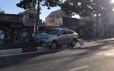 Video: Toyota Vios lùi thẳng ra đường, gây tai nạn cho 2 xe máy tại Bà Rịa - Vũng Tàu
