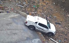 Quảng Trị: Va chạm với xe máy khiến 1 nữ giáo viên mầm non tử vong, xe bán tải lao xuống suối