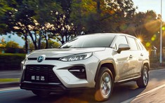 Toyota Wildlander 2020 có giá hấp dẫn, cạnh tranh với Honda CR-V