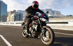 Triumph Street Triple 765 R 2020 giá 268 triệu đồng có trang bị gì đặc biệt