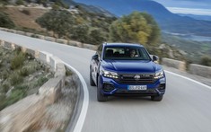 SUV cỡ trung Volkswagen Touareg R trình làng với sức mạnh vượt trội