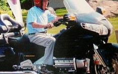 Cụ ông 100 tuổi vẫn "bon bon" trên chiếc Honda Gold Wing với niềm đam mê mô tô vô tận