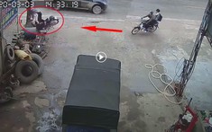 Video: 2 nam sinh điều khiển Honda Dream đâm thẳng vào gốc cây trên vỉa hè khiến nhiều bậc phụ huynh giật mình