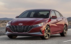 Đánh giá nhanh Hyundai Elantra 2021: Thiết kế và trang bị sang trọng hơn, đe dọa Honda Civic