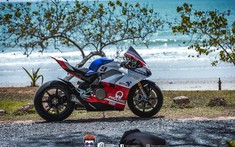 Chiêm ngưỡng Ducati Panigale V4 tạo dáng cực "Sexy" bên bãi biển cùng bộ tem đấu Pramac