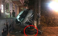 Quảng Bình: Honda Civic lao lên vỉa hè tông đổ cây xanh rồi lật nghiêng, 1 người thương vong