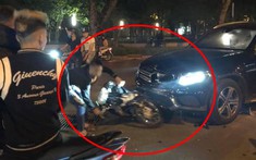Hà Nội: 2 thanh niên trong đoàn đua tông xe máy vào Mercedes-Benz GLC rồi bỏ xe chạy thoát thân