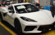 Yêu cầu lựa chọn màu sơn xưa rồi, cặp vợ chồng đặt mua Chevrolet Corvette C8 này còn đặt hàng cả số VIN