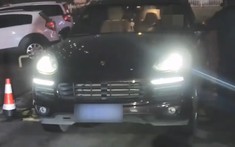 Lâu không gặp bạn gái vì dịch corona, thiếu gia liều lĩnh giấu người trong cốp xe Porsche để "thông chốt"