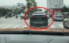 Lamborghini Urus của Dương Kon dạo phố Hà Nội giữa mùa dịch Covid-19 căng như dây đàn