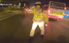 Hà Nội: Biker nẹt pô xe, "thông chốt" CSGT rồi chia sẻ video lên mạng xã hội để câu view?