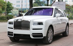 Bất chấp dịch Covid-19 diễn biến phức tạp, Rolls-Royce Cullinan mới toanh vẫn xuất hiện trên vỉa hè Hà Nội