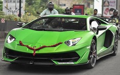 Lamborghini Aventador SVJ mang bộ áo xanh mờ Matte Green của đại gia Ấn Độ