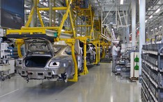 Bentley, Bugatti, và Jaguar Land Rover thông báo đóng cửa sản xuất vì COVID-19