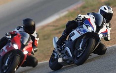 BMW bán ra gói nâng cấp M Performance để tăng thêm sức mạnh cho chiếc S1000RR nguyên bản
