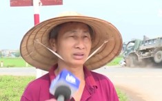 Vĩnh Phúc: Xe tải đâm nát đầu ô tô con ngay sau lưng người được phỏng vấn về tình hình TNGT