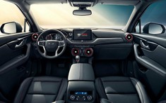 SUV 7 chỗ Chevrolet Blazer 2021 lộ nội thất rộng rãi, phả hơi nóng lên Hyundai Santa Fe