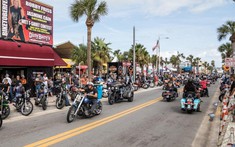 Không sợ Covid-19, hàng trăm nghìn biker Mỹ vẫn diễu hành tại Daytona Bike Week 2020