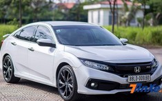 Honda Civic được giảm giá 120 triệu đồng, rẻ ngang xe cỡ B