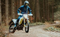 Cào cào "xuyên rừng" Husqvarna 701 Enduro LR xuất hiện, giá hơn 300 triệu tại Anh