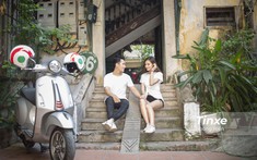 Cặp đôi xuống phố cùng Vespa Primavera ABS