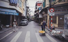 Phố phường Hà Nội những ngày vắng như Tết vì dịch Covid-19