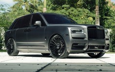 Ngắm chiếc Rolls-Royce Cullinan độ màu xám mờ gây tranh cãi giữa các fan hâm mộ