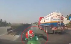 Video: Sang đường kiểu "ú òa", người phụ nữ đi xe máy bị ô tô tông văng