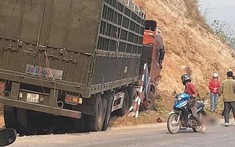 Rùng mình với video xe đầu kéo chạy lấn làn, tông tử vong 2 người đi xe máy tại Điện Biên