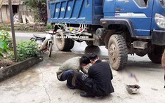 Video: Tài xế ô tô tải quay đầu thiếu quan sát khiến 1 người đi xe máy tử vong tại Yên Bái