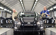 Không thể sản xuất ô tô vì dịch Covid-19, Volkswagen vẫn "đốt" khoảng 2,2 tỷ USD mỗi tuần