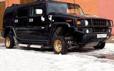 Hài hước chiếc Hummer H2 "trên to dưới nhỏ" với bộ la-zăng 13 inch của người Nga